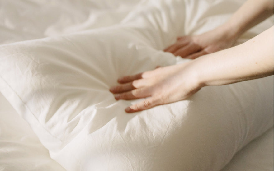 A complete step-by-step guide to fix a flat pillow by Sleep Zone